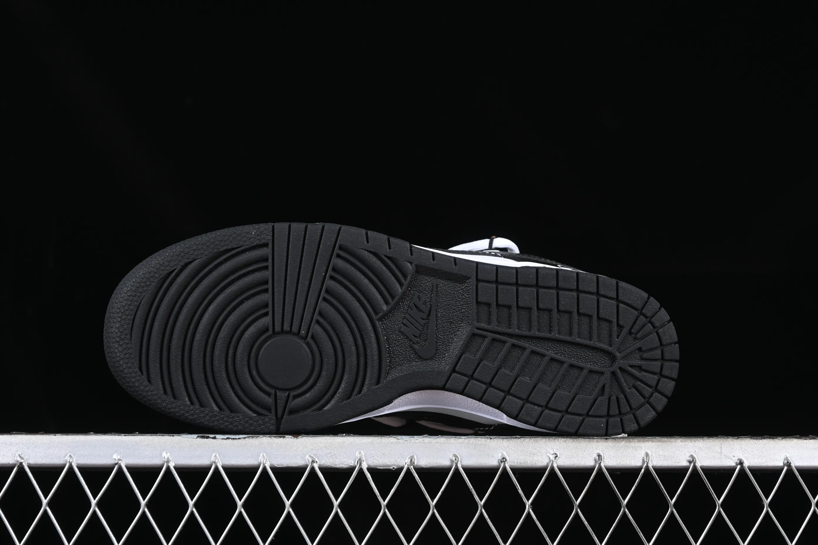 All Categories Nk SB Dunk Series Nk SB Dunk Low Low-top sneakers Nk Dunk Low Black and White Panda Customized version of deconstructed strap casual sneakers DD1391-100